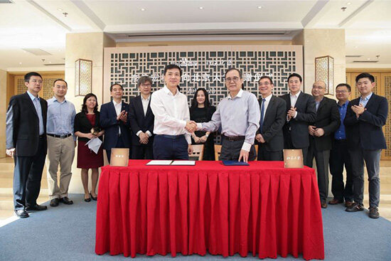 李彦宏向北京大学捐赠6.6亿人民币，联合成立“北大百度基金”。