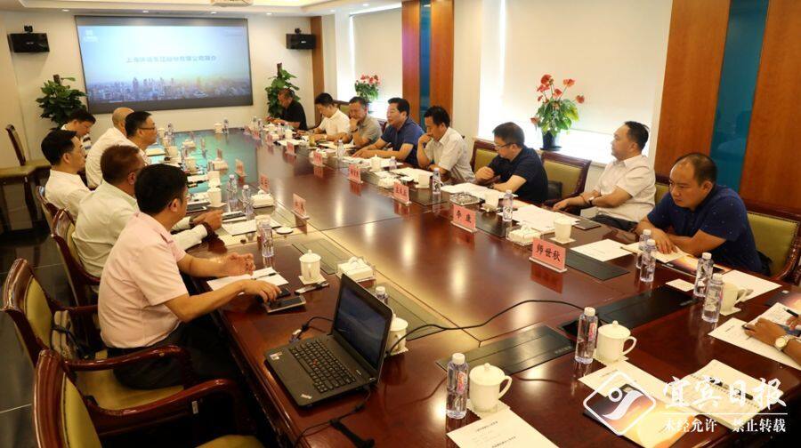 市委书记刘中伯与上海环境集团董事长颜晓斐,上海明泉企业(集团)有限