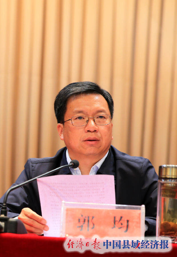 冕宁县委副书记,县长郭均在动员大会上讲话