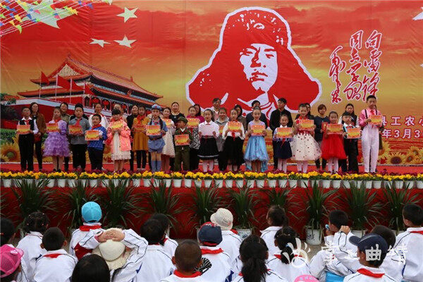 工农小学举行学雷锋树新风演讲比赛