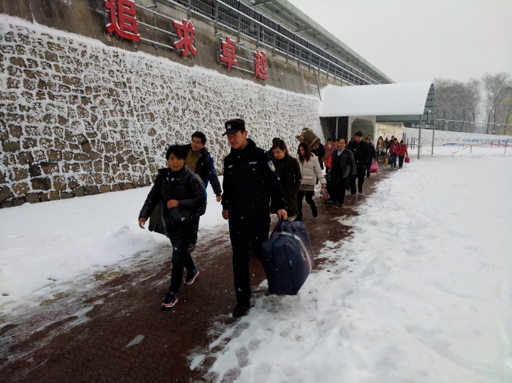 商洛火车站人流量暴增!火车带你去远方