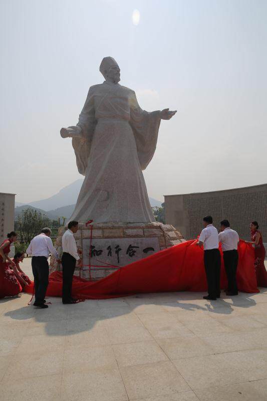 阳明心学峰会同期举行,并在平和阳明公园为王阳明雕像举办落成沂浇